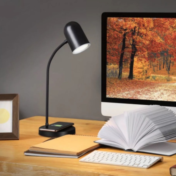NIB LED Brody Wireless Charging Desk Lamp - OttLite - Picture 4 of 14